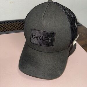 OAKLEY Black Mesh Trucker Hat Snapback One Size Logo Patch Adjustable Cap
